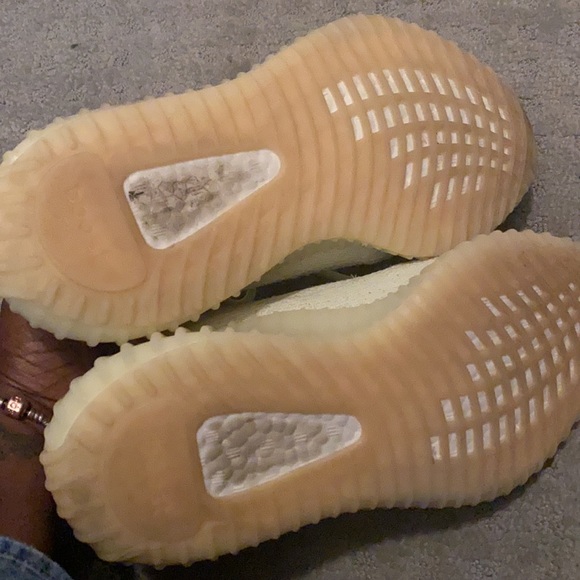 Yeezy - Picture 3 of 4